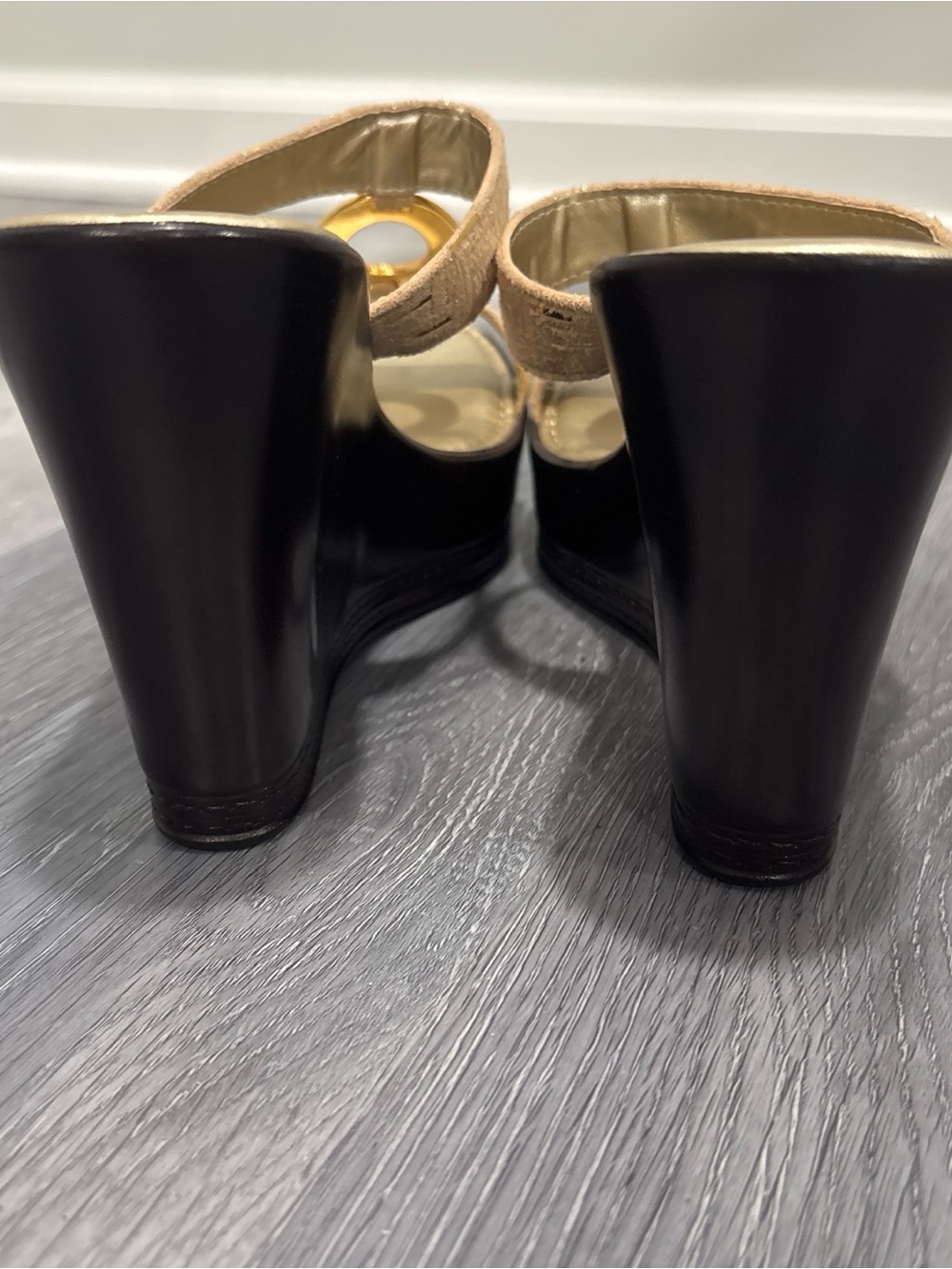 Italian Shoemakers Gold & Tan Slide Sandals with Decorative Ring. Never worn - Picture 3 of 5
